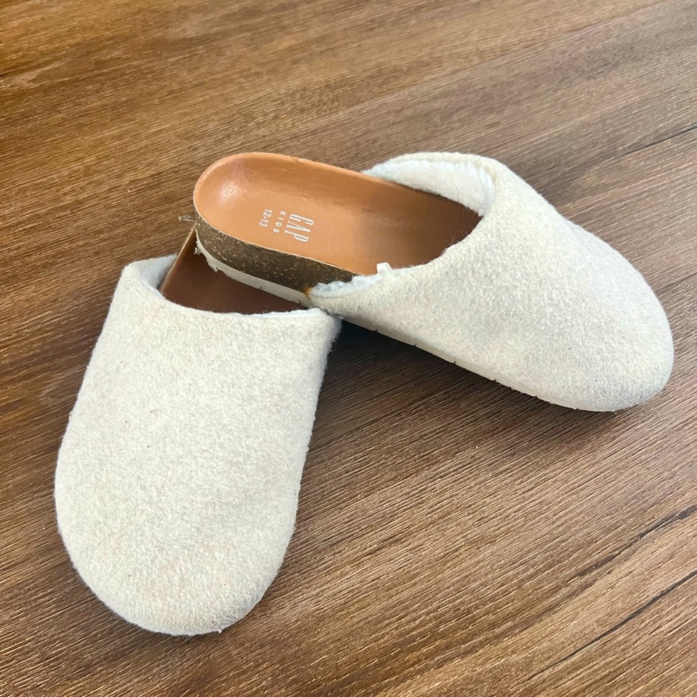 Kids cozy slides.